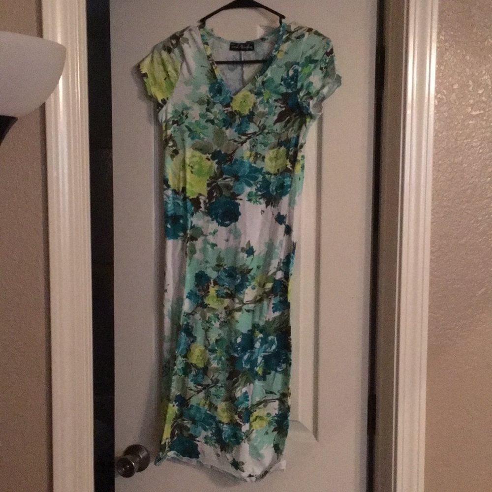 Fresh Armosphere small floral dress v-neck